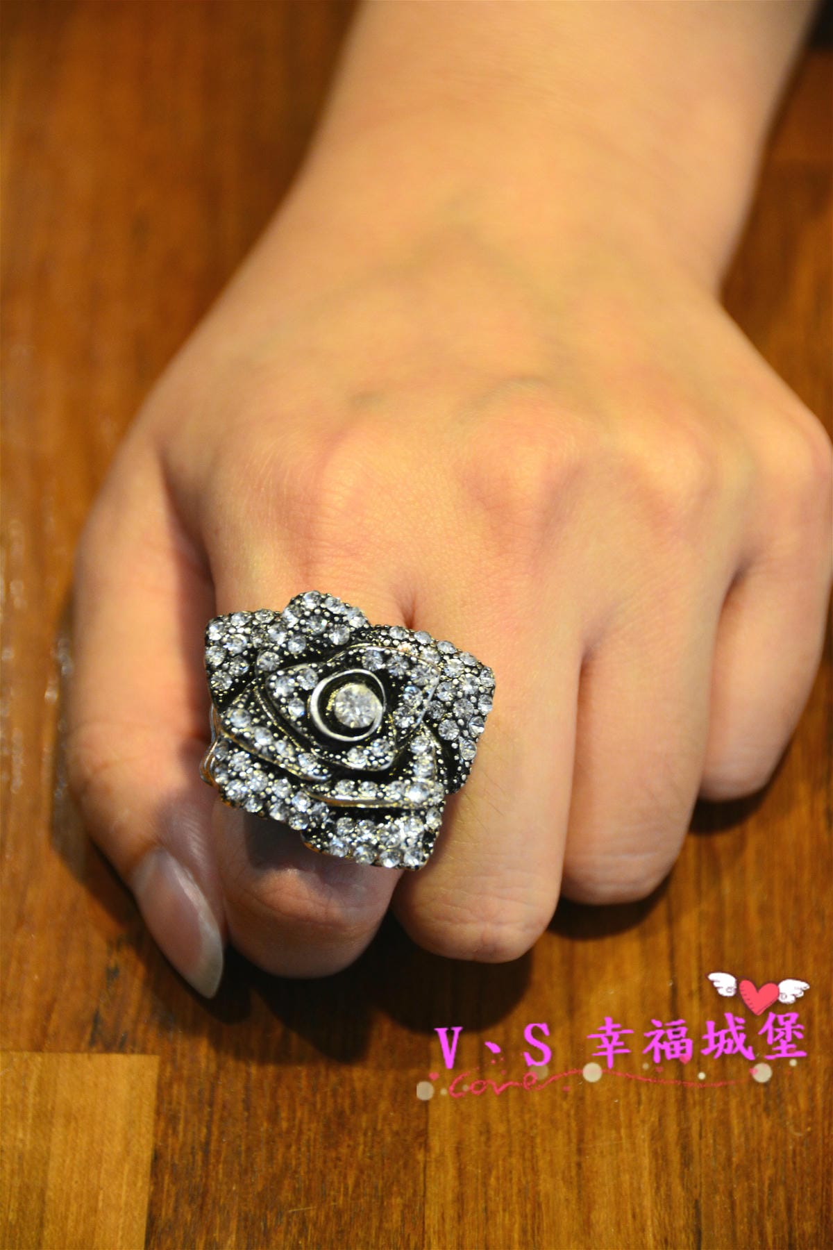 【飾品分享】美國原創品牌 M&F個性飾品 讓你穿出自信魅力,除了甜美風之外來個不一樣的自由率性風格 - 第13張圖 【飾品分享】美國原創品牌 M&F個性飾品 讓你穿出自信魅力,除了甜美風之外來個不一樣的自由率性風格