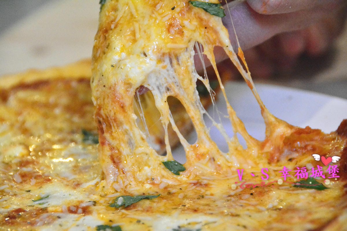 【台北美食】Fancy pizzeria 西門巷弄中的羅馬式薄餅披薩,不用坐飛機也可以吃到道地美味