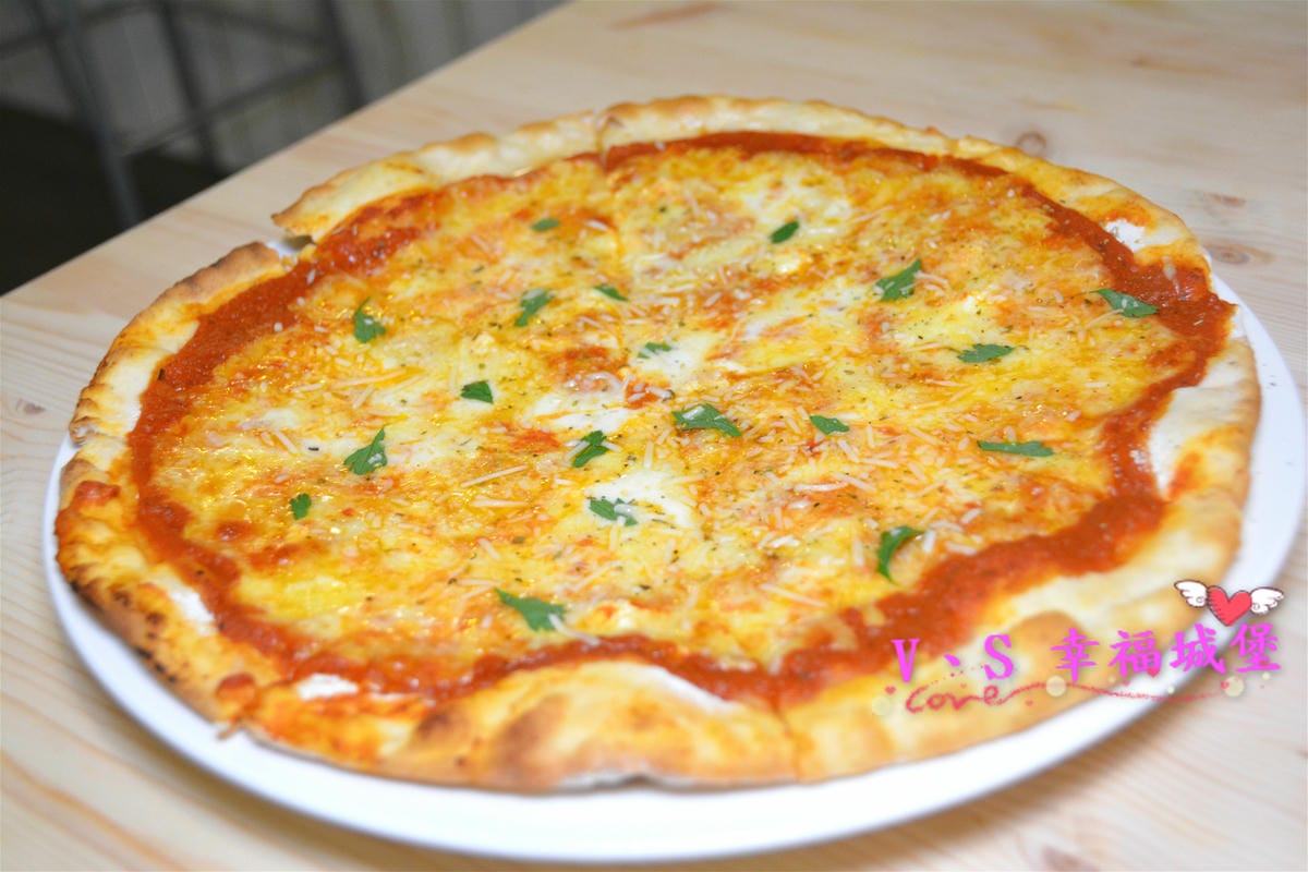 【台北美食】Fancy pizzeria 西門巷弄中的羅馬式薄餅披薩,不用坐飛機也可以吃到道地美味