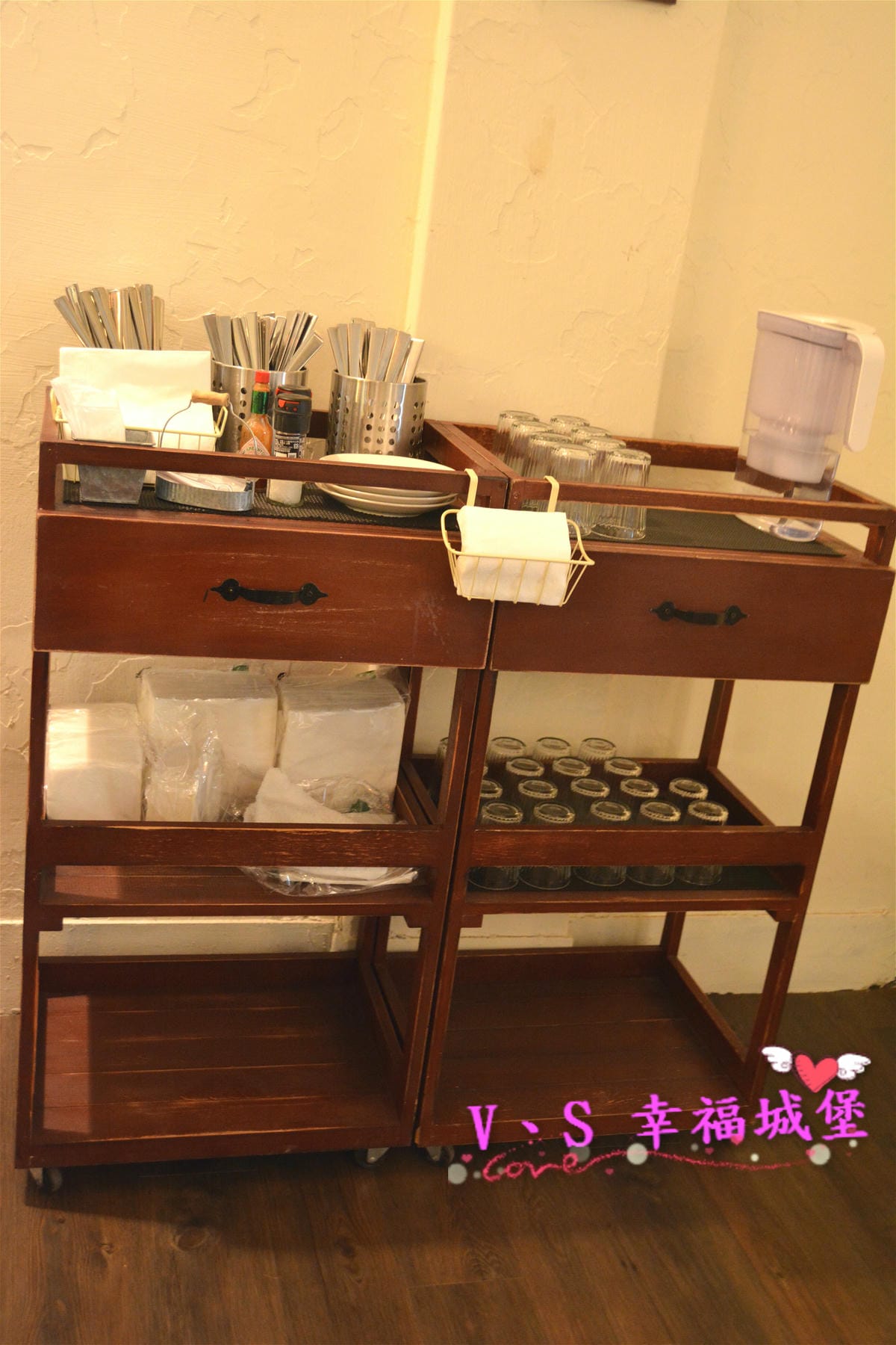 【台北美食】Fancy pizzeria 西門巷弄中的羅馬式薄餅披薩,不用坐飛機也可以吃到道地美味