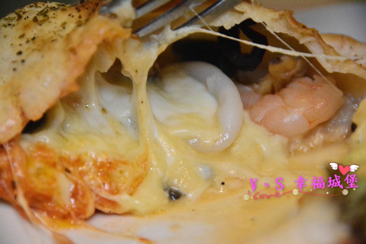 【台北美食】Fancy pizzeria 西門巷弄中的羅馬式薄餅披薩,不用坐飛機也可以吃到道地美味