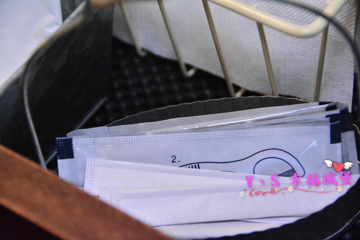 【台北美食】Fancy pizzeria 西門巷弄中的羅馬式薄餅披薩,不用坐飛機也可以吃到道地美味