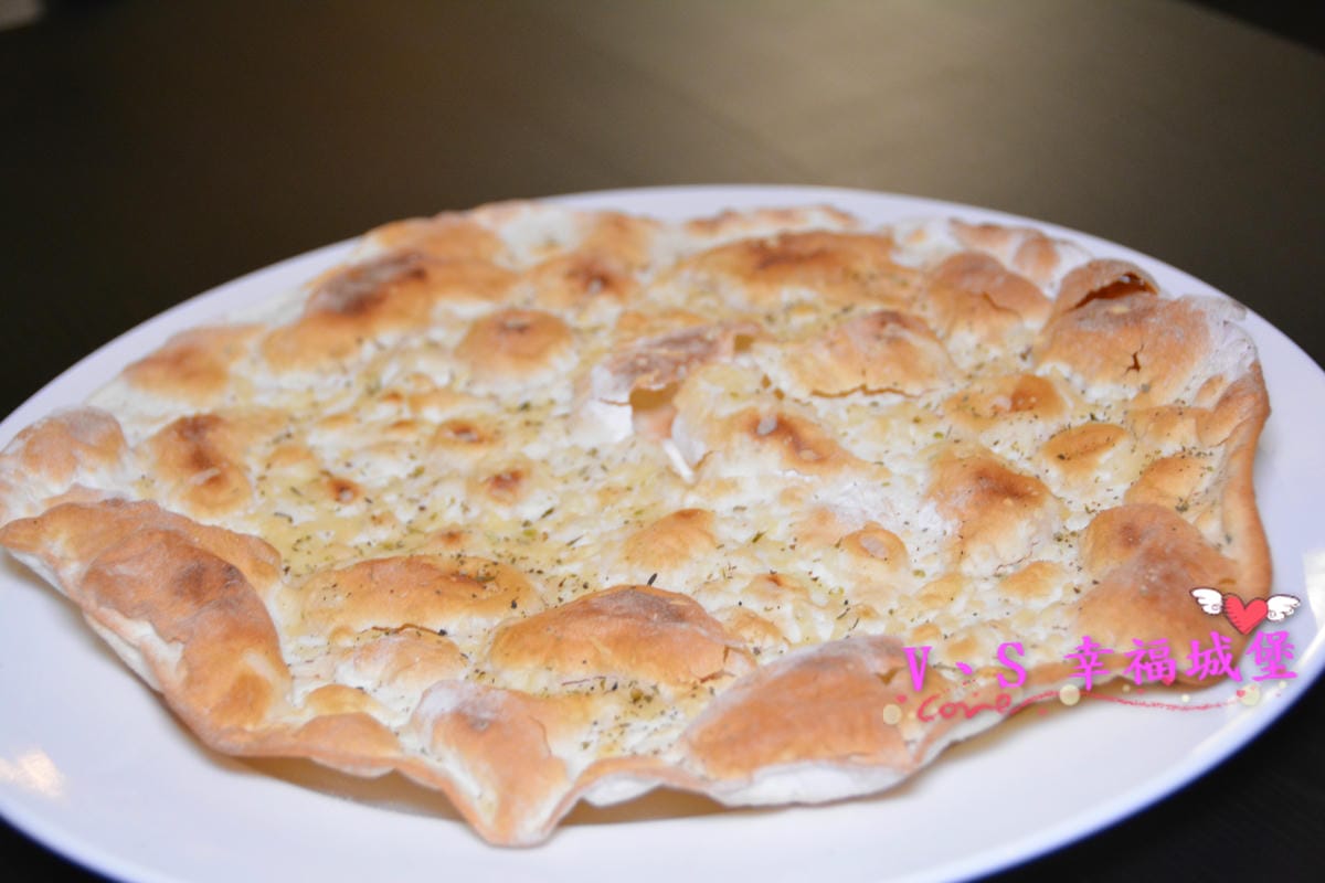 【台北美食】Fancy pizzeria 西門巷弄中的羅馬式薄餅披薩,不用坐飛機也可以吃到道地美味