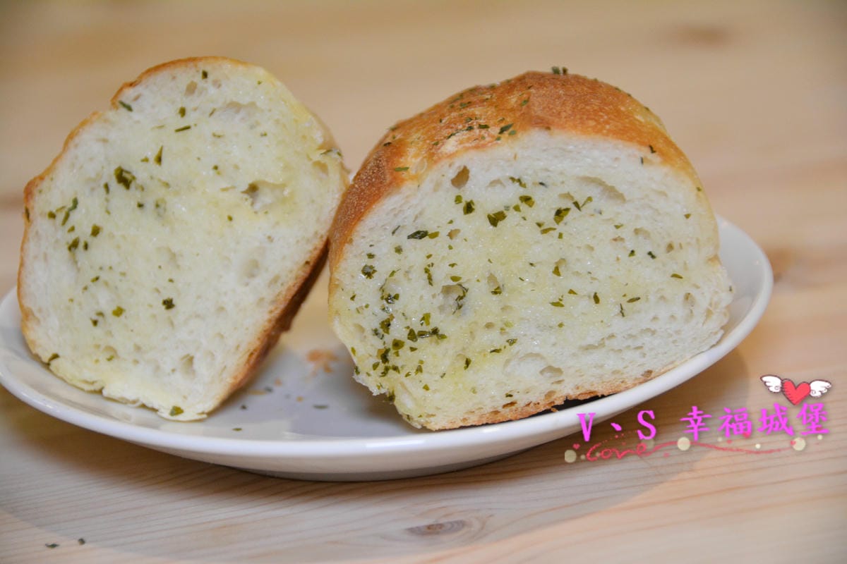 【台北美食】Fancy pizzeria 西門巷弄中的羅馬式薄餅披薩,不用坐飛機也可以吃到道地美味