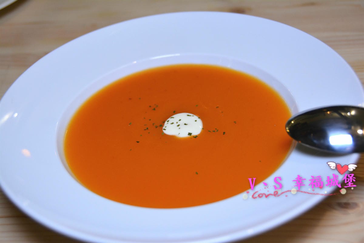 【台北美食】Fancy pizzeria 西門巷弄中的羅馬式薄餅披薩,不用坐飛機也可以吃到道地美味