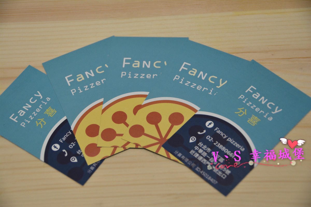 【台北美食】Fancy pizzeria 西門巷弄中的羅馬式薄餅披薩,不用坐飛機也可以吃到道地美味