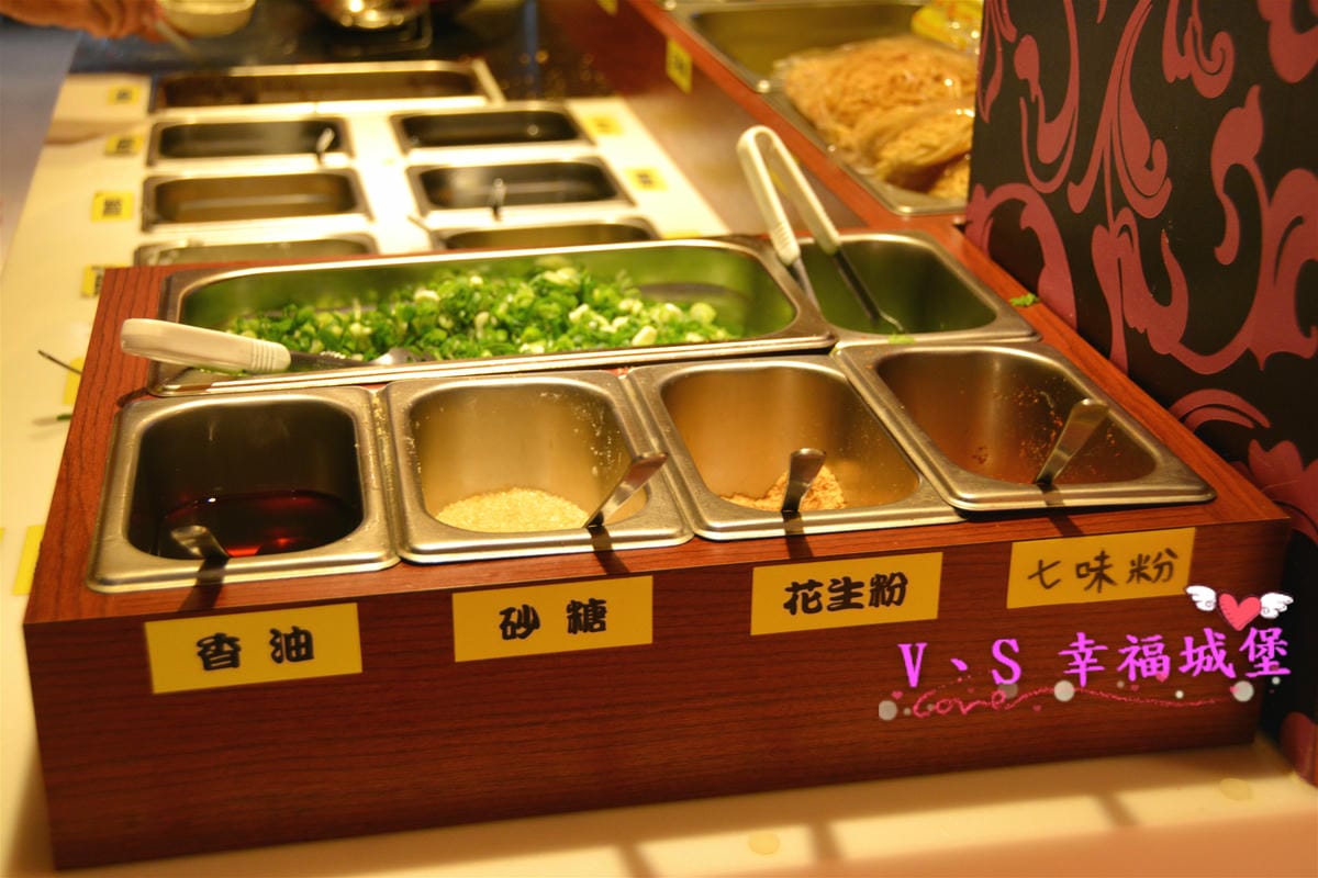 【新北美食】板橋麻辣鍋吃到飽 魔椒頂級鴛鴦鍋 三點蟹、安格斯黑牛、草蝦任你吃,生啤酒、COLD STONE隨你吃,在這冷冷的天不可不吃的高CP值鍋物(已歇業) - 第13張圖 【新北美食】板橋麻辣鍋吃到飽 魔椒頂級鴛鴦鍋 三點蟹、安