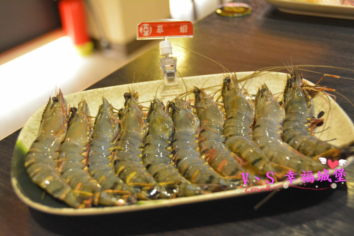 【新北美食】板橋麻辣鍋吃到飽 魔椒頂級鴛鴦鍋 三點蟹、安格斯黑牛、草蝦任你吃,生啤酒、COLD STONE隨你吃,在這冷冷的天不可不吃的高CP值鍋物(已歇業) - 第25張圖 【新北美食】板橋麻辣鍋吃到飽 魔椒頂級鴛鴦鍋 三點蟹、安