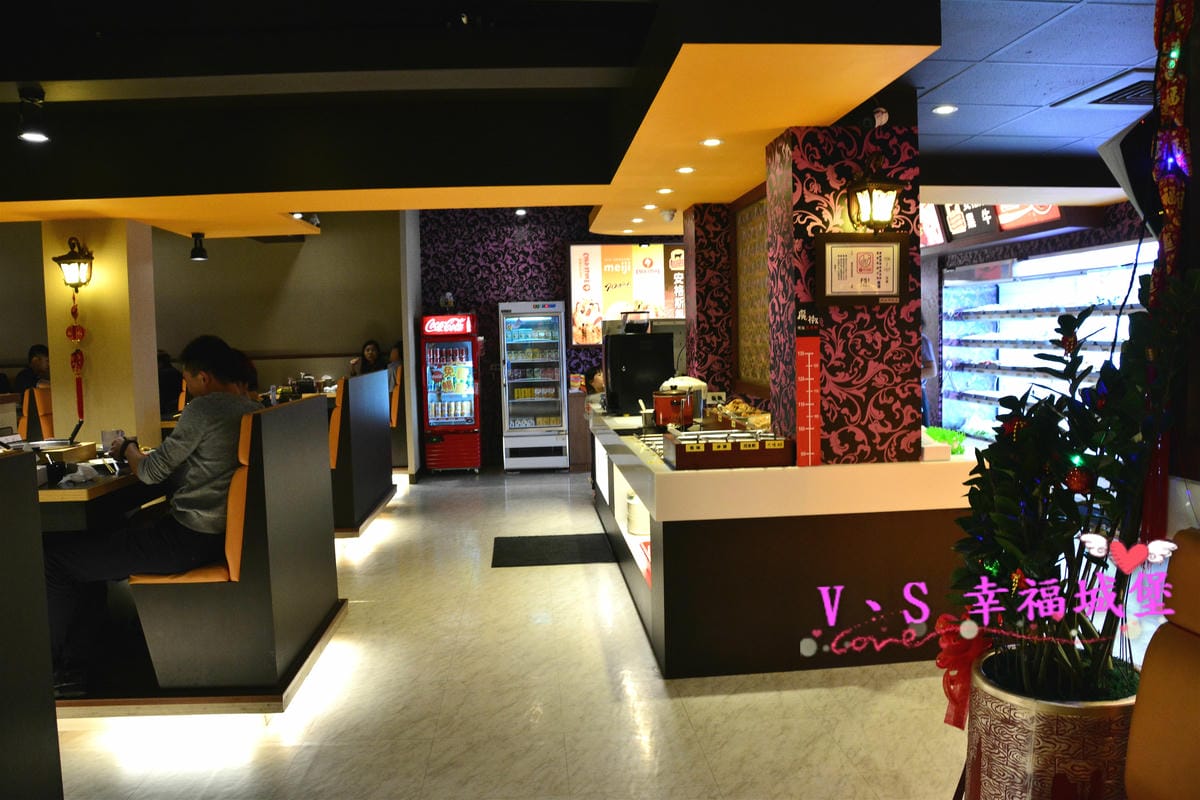 【新北美食】板橋麻辣鍋吃到飽 魔椒頂級鴛鴦鍋 三點蟹、安格斯黑牛、草蝦任你吃,生啤酒、COLD STONE隨你吃,在這冷冷的天不可不吃的高CP值鍋物(已歇業) - 第6張圖 【新北美食】板橋麻辣鍋吃到飽 魔椒頂級鴛鴦鍋 三點蟹、安