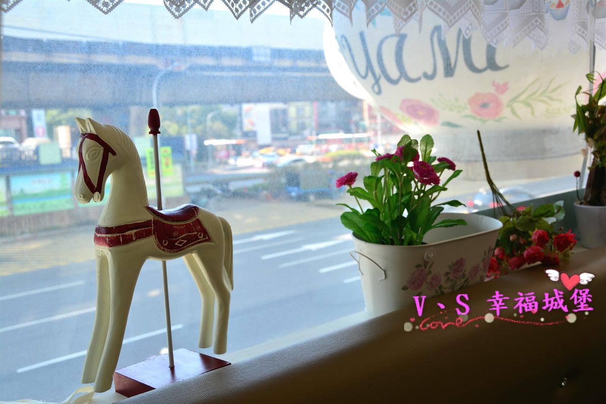 【板橋美食】捷運新埔站 Oyami cafe 想跟姊妹一同身在夢幻城堡裡,享受義式下午茶時光,鬆餅、義大利麵…眾多餐點滿足你的嘴巴(已歇業,西門町還有分店) - 第9張圖 【板橋美食】捷運新埔站 Oyami cafe 想跟姊妹一