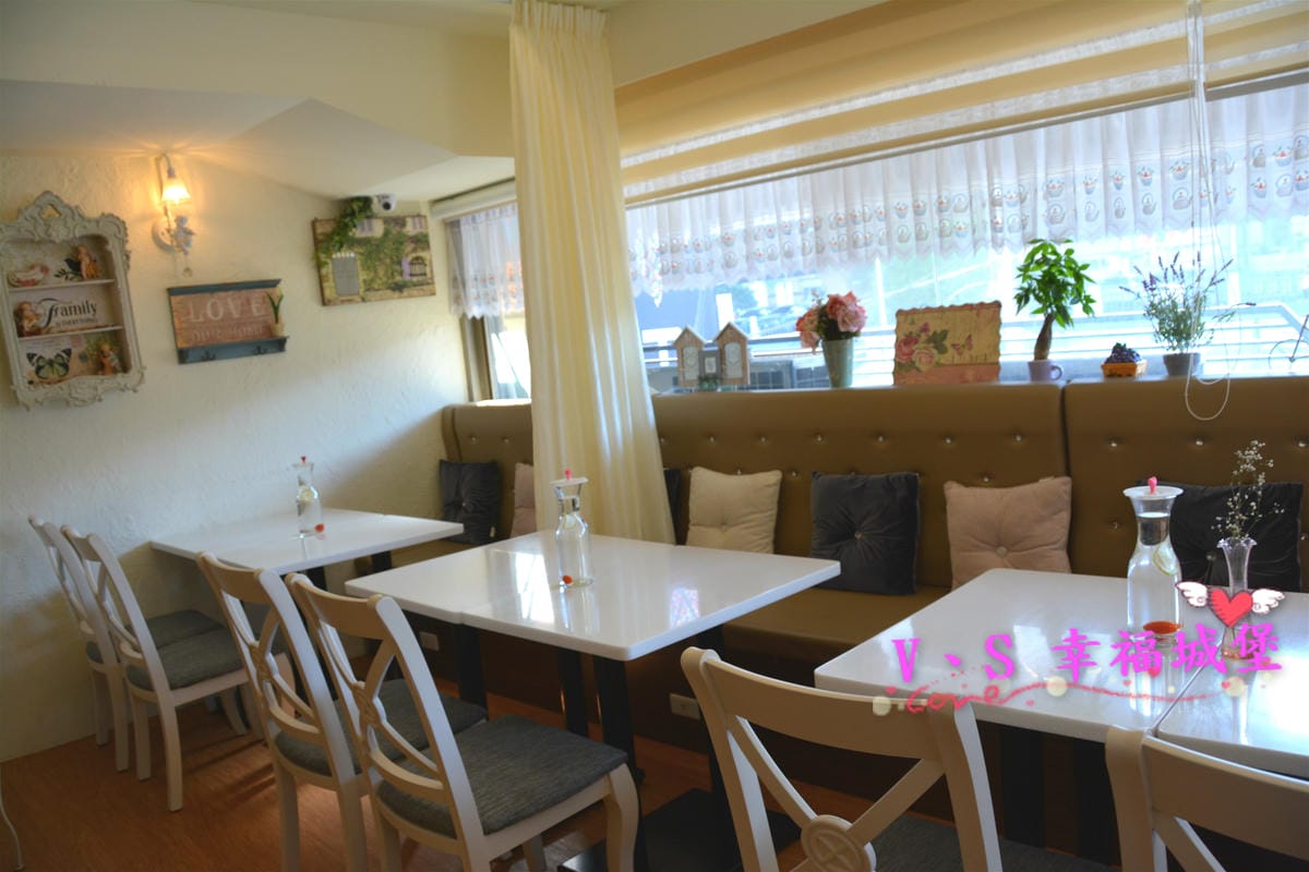 【板橋美食】捷運新埔站 Oyami cafe 想跟姊妹一同身在夢幻城堡裡,享受義式下午茶時光,鬆餅、義大利麵…眾多餐點滿足你的嘴巴(已歇業,西門町還有分店) - 第5張圖 【板橋美食】捷運新埔站 Oyami cafe 想跟姊妹一