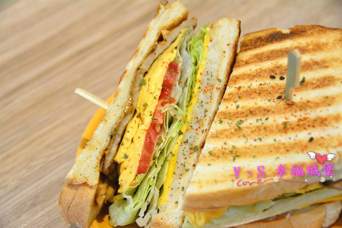 【新北美食】豐實Cafe & Brunch 低調隱身於新莊高中對面巷弄中,用料實在、餐點多元的美味早午餐