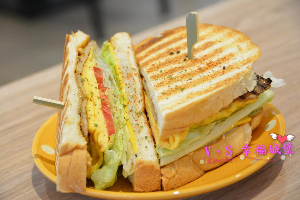 【新北美食】豐實Cafe & Brunch 低調隱身於新莊高中對面巷弄中,用料實在、餐點多元的美味早午餐