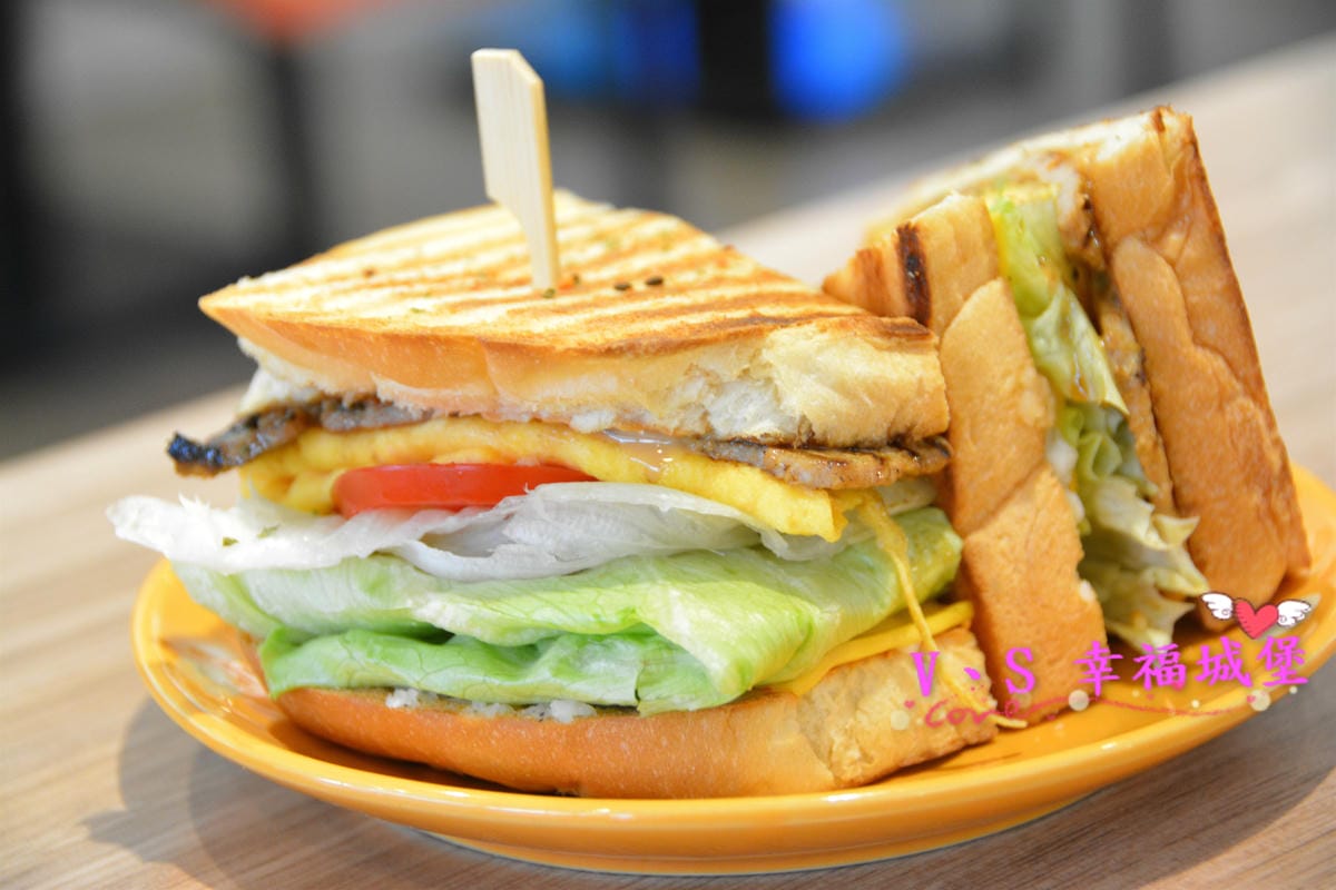 【新北美食】豐實Cafe & Brunch 低調隱身於新莊高中對面巷弄中,用料實在、餐點多元的美味早午餐