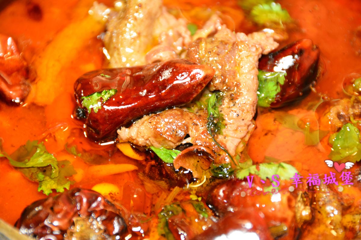 【捷運中山國中站美食】伙房 台日私藏料理 結合川菜、燒烤、日式、鍋物、私房創意料理,一次滿足你多種享受,滿800就可用一元選一道菜喔!快約好友、姐妹淘來一趟美食之旅吧 - 第36張圖 【捷運中山國中站美食】伙房 台日私藏料理 結合川菜、燒烤、日式、鍋物、私房創意料理,一次滿足你多種享受,滿800就可用一元選一道菜喔!快約好友、姐妹淘來一趟美食之旅吧