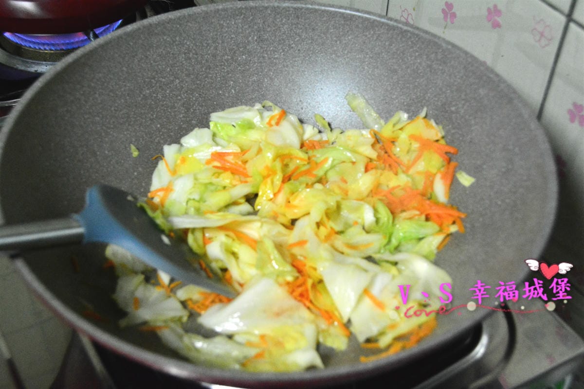 【廚房好物推薦】 瑞士MONCROSS 法拉利紅鈦石三鍋七件組 不沾不黏、好清洗、造型優雅,讓你做菜也可以有美美的時尚感