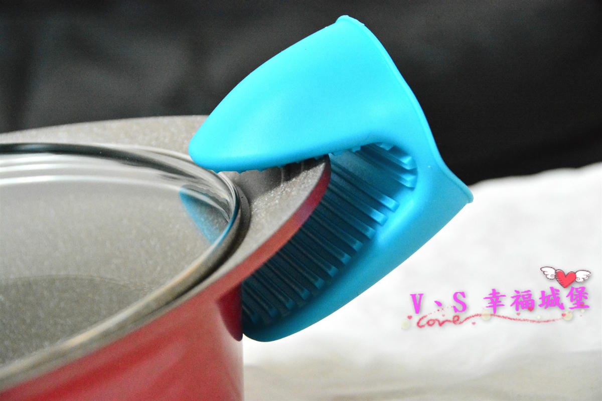 【廚房好物推薦】 瑞士MONCROSS 法拉利紅鈦石三鍋七件組 不沾不黏、好清洗、造型優雅,讓你做菜也可以有美美的時尚感