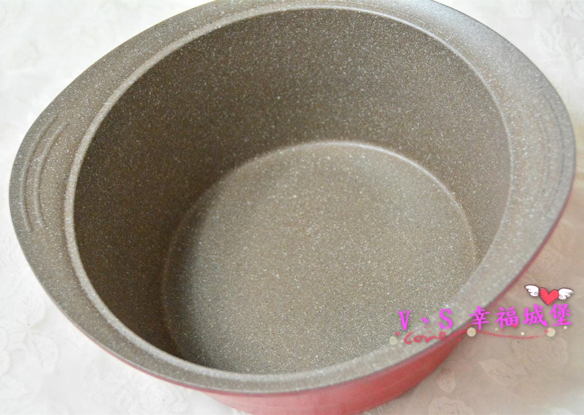 【廚房好物推薦】 瑞士MONCROSS 法拉利紅鈦石三鍋七件組 不沾不黏、好清洗、造型優雅,讓你做菜也可以有美美的時尚感