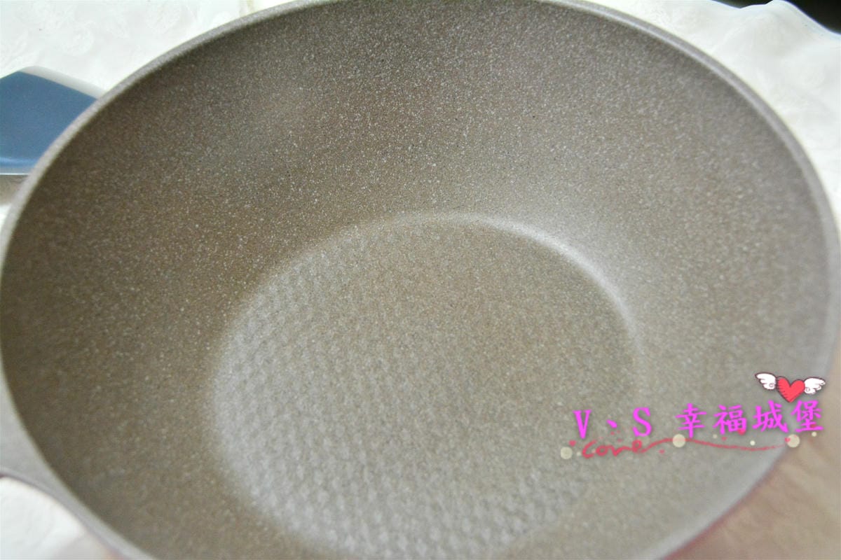 【廚房好物推薦】 瑞士MONCROSS 法拉利紅鈦石三鍋七件組 不沾不黏、好清洗、造型優雅,讓你做菜也可以有美美的時尚感