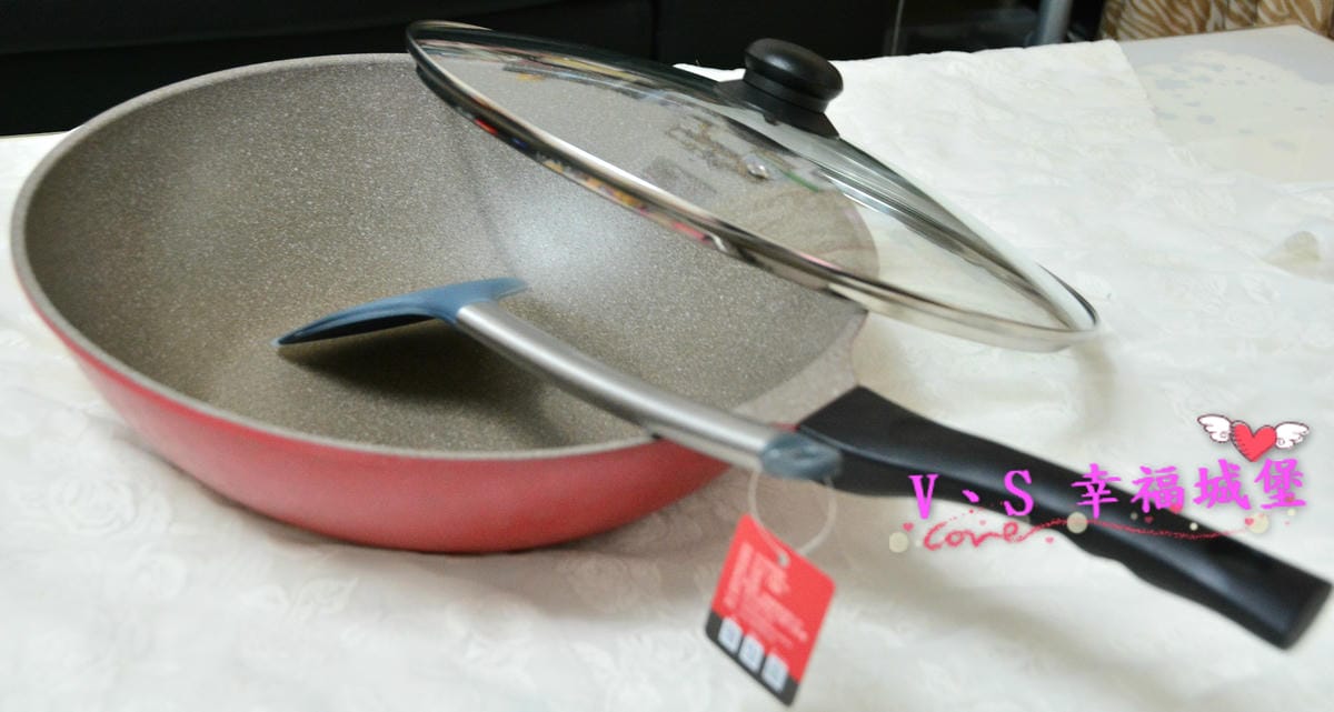 【廚房好物推薦】 瑞士MONCROSS 法拉利紅鈦石三鍋七件組 不沾不黏、好清洗、造型優雅,讓你做菜也可以有美美的時尚感