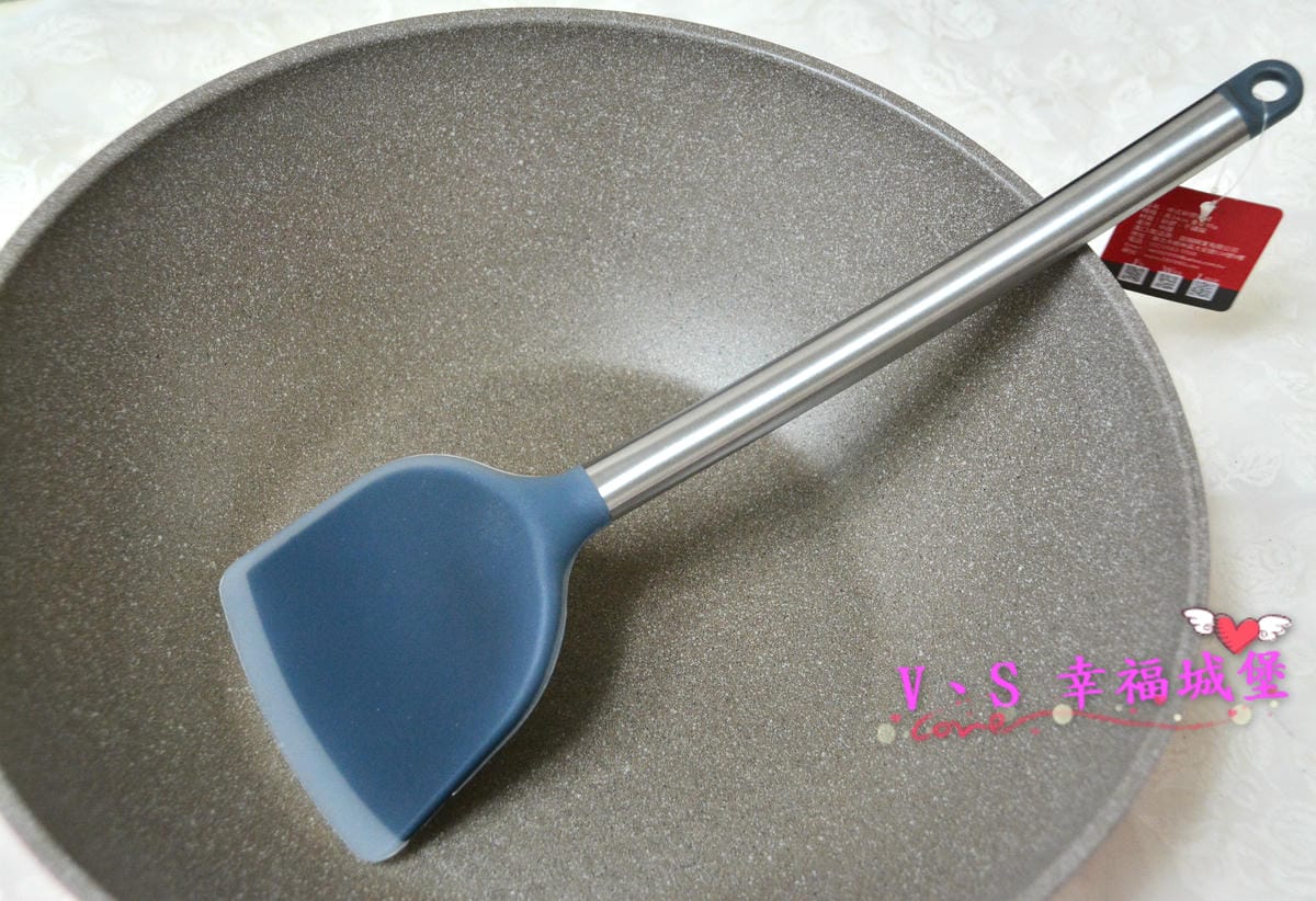 【廚房好物推薦】 瑞士MONCROSS 法拉利紅鈦石三鍋七件組 不沾不黏、好清洗、造型優雅,讓你做菜也可以有美美的時尚感