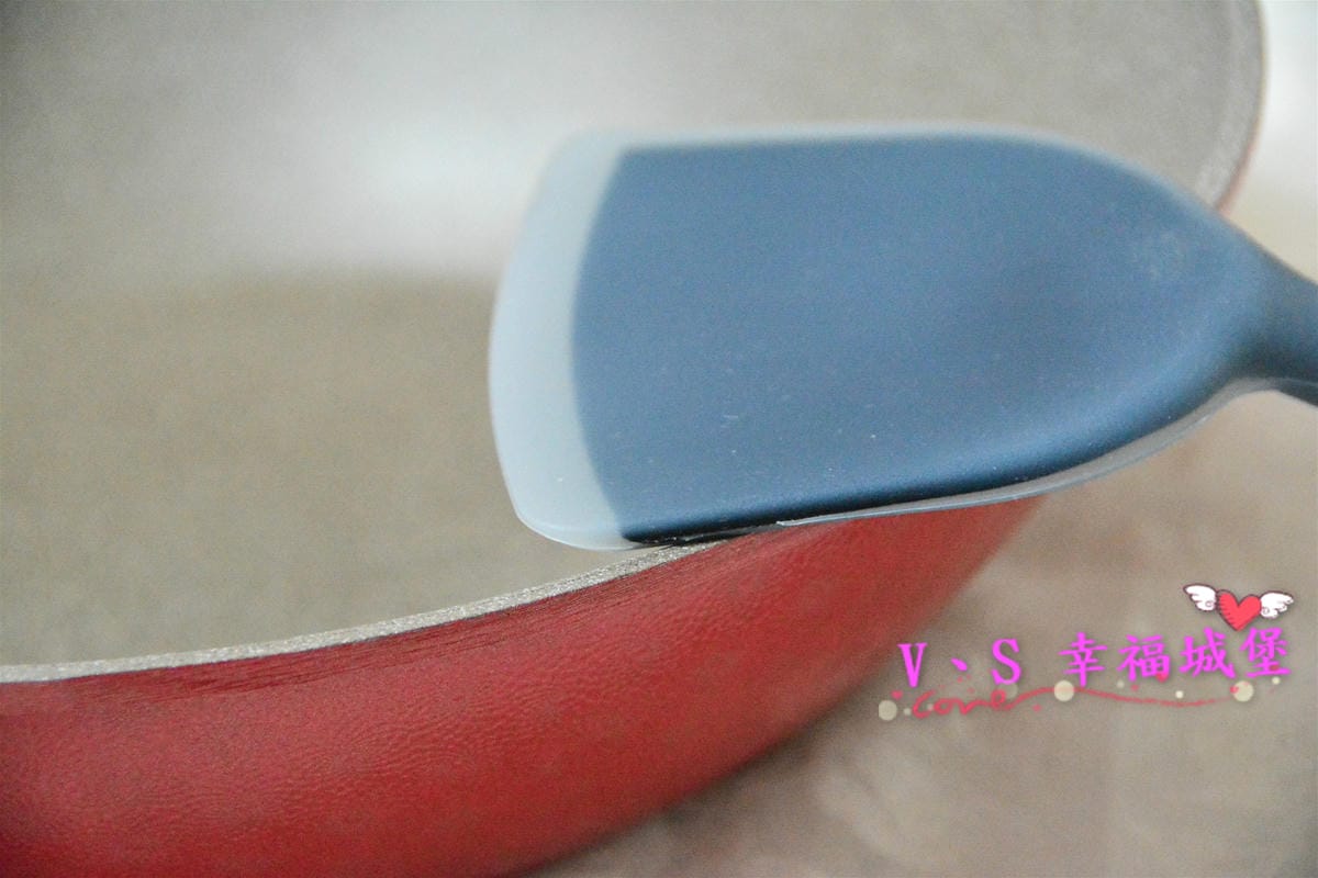 【廚房好物推薦】 瑞士MONCROSS 法拉利紅鈦石三鍋七件組 不沾不黏、好清洗、造型優雅,讓你做菜也可以有美美的時尚感