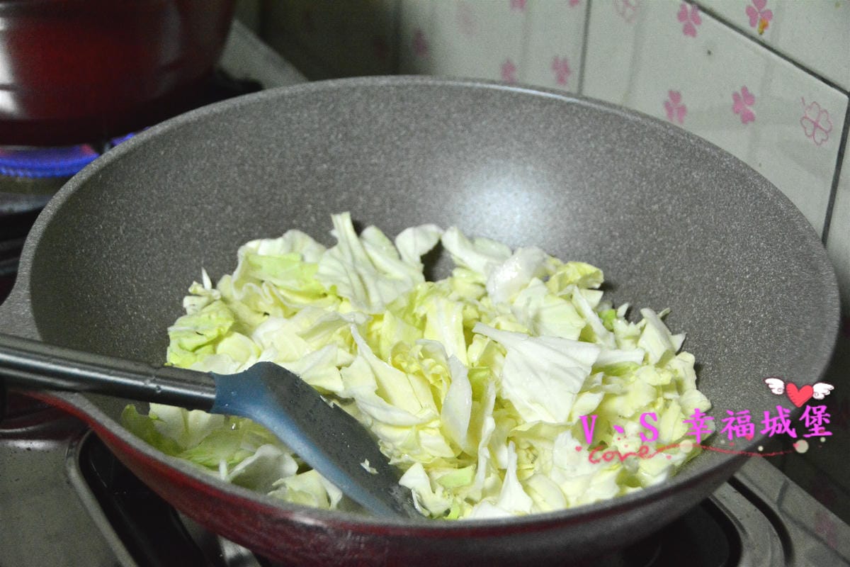 【廚房好物推薦】 瑞士MONCROSS 法拉利紅鈦石三鍋七件組 不沾不黏、好清洗、造型優雅,讓你做菜也可以有美美的時尚感