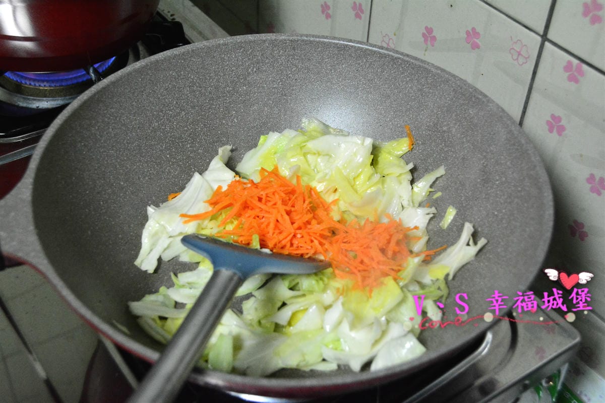 【廚房好物推薦】 瑞士MONCROSS 法拉利紅鈦石三鍋七件組 不沾不黏、好清洗、造型優雅,讓你做菜也可以有美美的時尚感