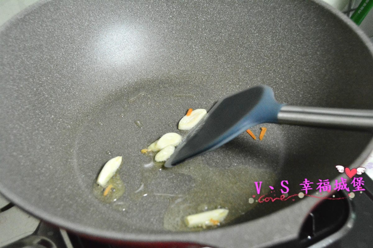 【廚房好物推薦】 瑞士MONCROSS 法拉利紅鈦石三鍋七件組 不沾不黏、好清洗、造型優雅,讓你做菜也可以有美美的時尚感