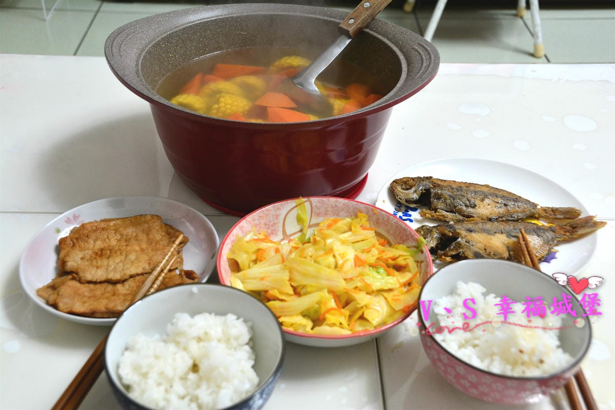 【廚房好物推薦】 瑞士MONCROSS 法拉利紅鈦石三鍋七件組 不沾不黏、好清洗、造型優雅,讓你做菜也可以有美美的時尚感