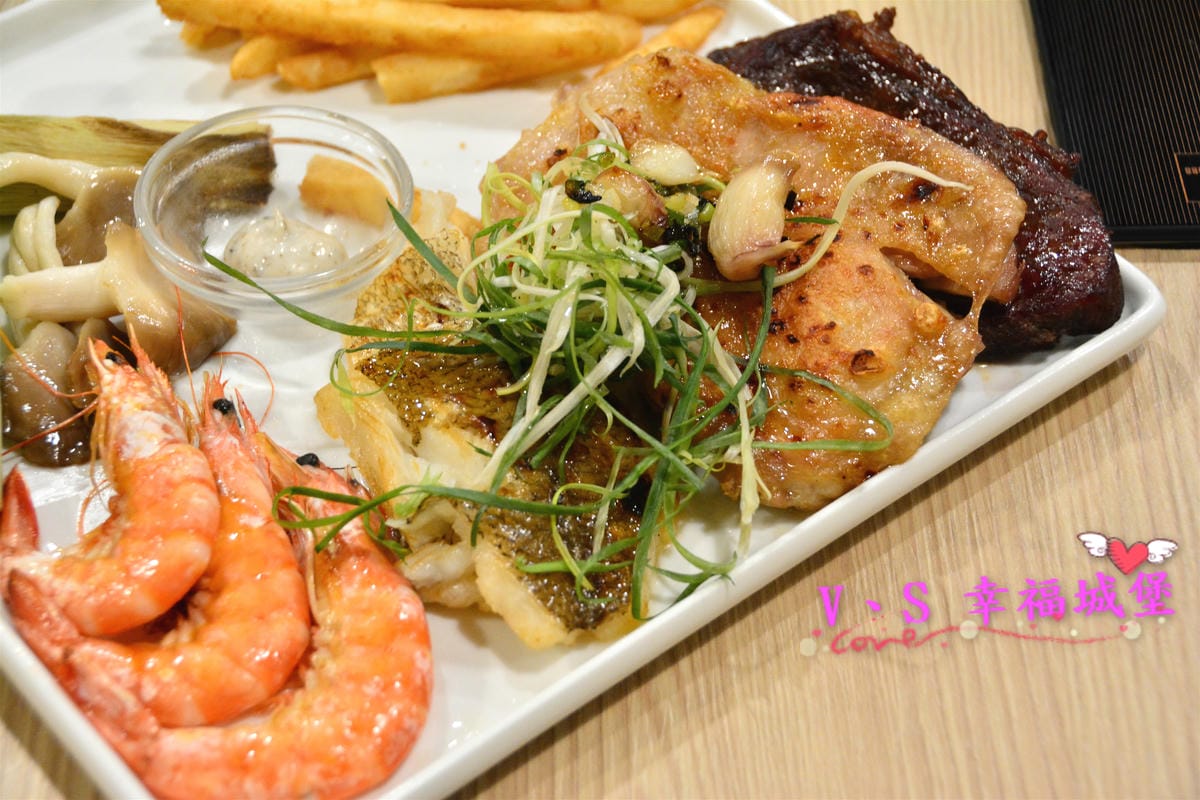 【內湖美食】洋夫人壽喜燒、鍋物、牛排 – 開幕大放送 排餐、火鍋肉品 買一送一,無低消無服務費,讓你大口大口吃肉,吃的開心滿足 - 第40張圖 【內湖美食】洋夫人壽喜燒、鍋物、牛排 – 開幕大放送 排餐、火鍋肉品 買一送一,無低消無服務費,讓你大口大口吃肉,吃的開心滿足