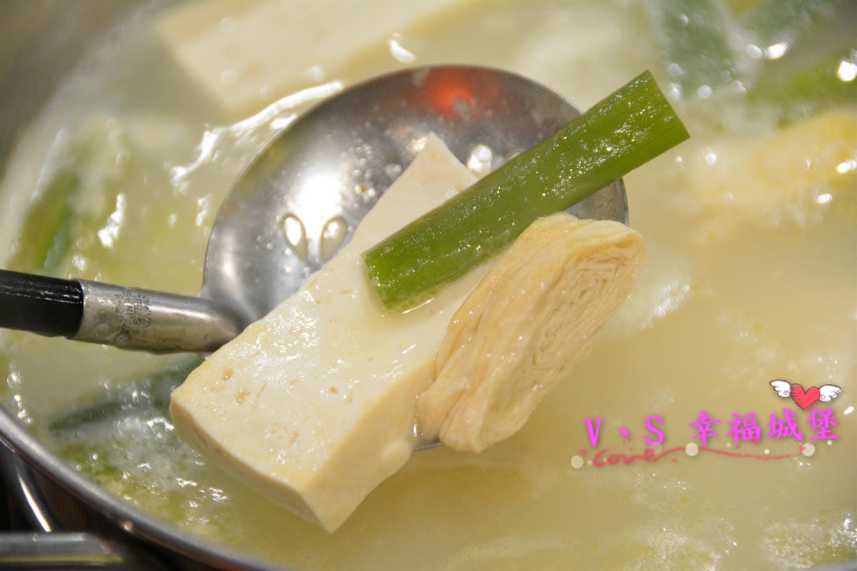 【內湖美食】洋夫人壽喜燒、鍋物、牛排 – 開幕大放送 排餐、火鍋肉品 買一送一,無低消無服務費,讓你大口大口吃肉,吃的開心滿足 - 第20張圖 【內湖美食】洋夫人壽喜燒、鍋物、牛排 – 開幕大放送 排餐、火鍋肉品 買一送一,無低消無服務費,讓你大口大口吃肉,吃的開心滿足