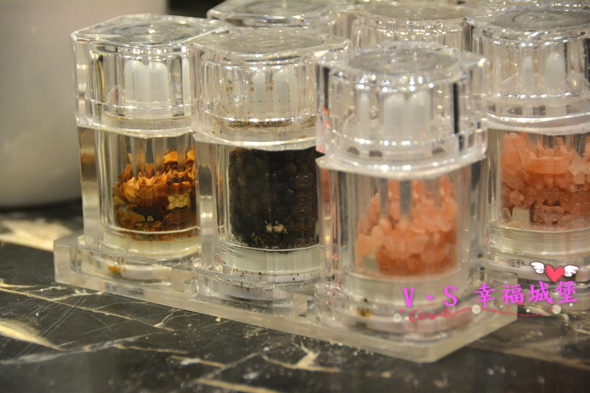 【內湖美食】洋夫人壽喜燒、鍋物、牛排 – 開幕大放送 排餐、火鍋肉品 買一送一,無低消無服務費,讓你大口大口吃肉,吃的開心滿足