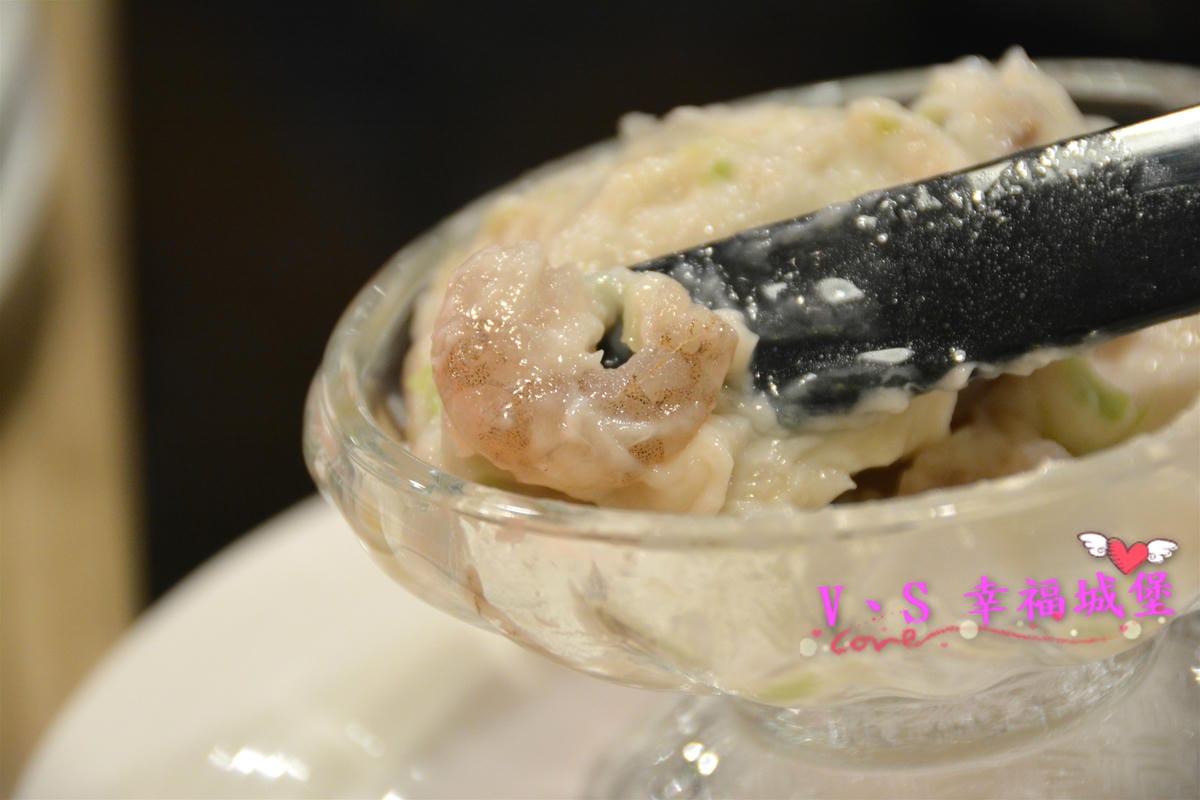 【內湖美食】洋夫人壽喜燒、鍋物、牛排 – 開幕大放送 排餐、火鍋肉品 買一送一,無低消無服務費,讓你大口大口吃肉,吃的開心滿足 - 第29張圖 【內湖美食】洋夫人壽喜燒、鍋物、牛排 – 開幕大放送 排餐、火鍋肉品 買一送一,無低消無服務費,讓你大口大口吃肉,吃的開心滿足