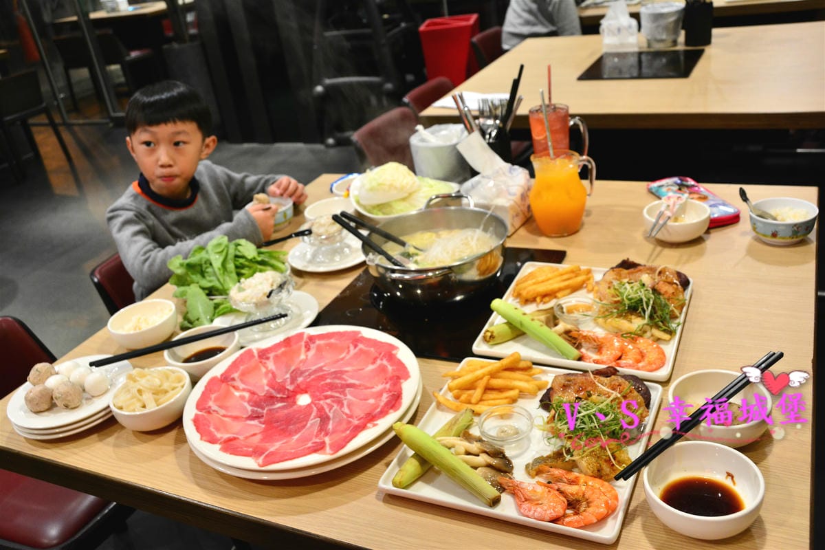 【內湖美食】洋夫人壽喜燒、鍋物、牛排 – 開幕大放送 排餐、火鍋肉品 買一送一,無低消無服務費,讓你大口大口吃肉,吃的開心滿足 - 第54張圖 【內湖美食】洋夫人壽喜燒、鍋物、牛排 – 開幕大放送 排餐、火鍋肉品 買一送一,無低消無服務費,讓你大口大口吃肉,吃的開心滿足