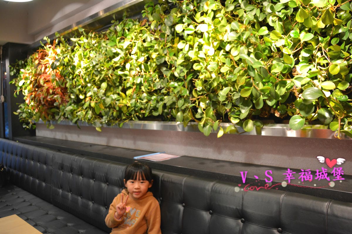 【內湖美食】洋夫人壽喜燒、鍋物、牛排 – 開幕大放送 排餐、火鍋肉品 買一送一,無低消無服務費,讓你大口大口吃肉,吃的開心滿足 - 第8張圖 【內湖美食】洋夫人壽喜燒、鍋物、牛排 – 開幕大放送 排餐、火鍋肉品 買一送一,無低消無服務費,讓你大口大口吃肉,吃的開心滿足