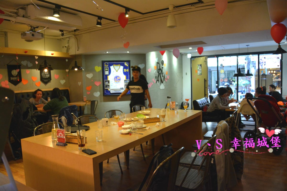 【台北美食】松山運動美式餐廳 Dreamer 38 一個擁有美食饗宴及運動熱情的餐廳,貼心設有不被打擾的VIP室(已歇業) - 第5張圖 【台北美食】松山運動美式餐廳 Dreamer 38 一