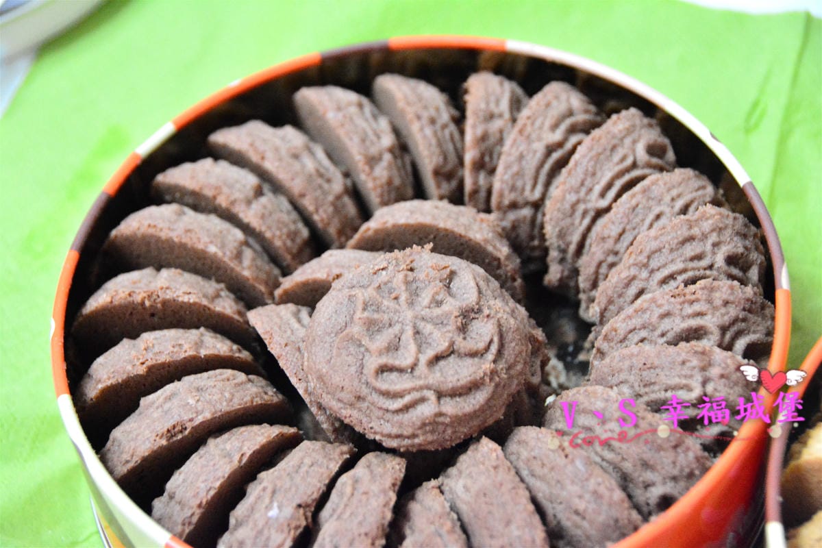 【宅配美食】台中人氣伴手禮 鴻鼎菓子 最新力作,酥軟綿密口感,讓你一口接一口停不下來,是午茶時刻或是逢年過節的最佳伴手禮