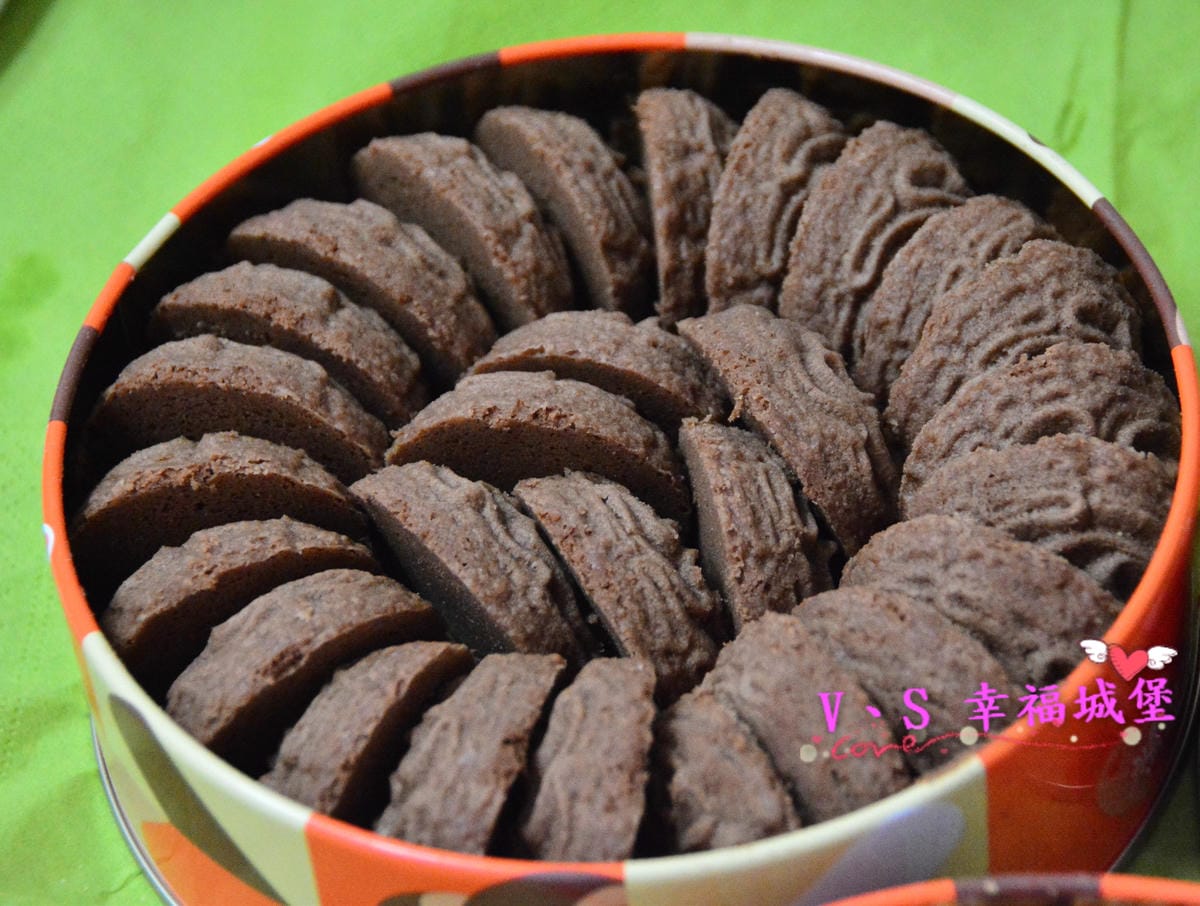 【宅配美食】台中人氣伴手禮 鴻鼎菓子 最新力作,酥軟綿密口感,讓你一口接一口停不下來,是午茶時刻或是逢年過節的最佳伴手禮