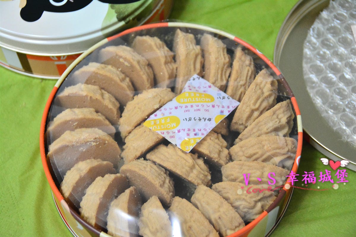 【宅配美食】台中人氣伴手禮 鴻鼎菓子 最新力作,酥軟綿密口感,讓你一口接一口停不下來,是午茶時刻或是逢年過節的最佳伴手禮