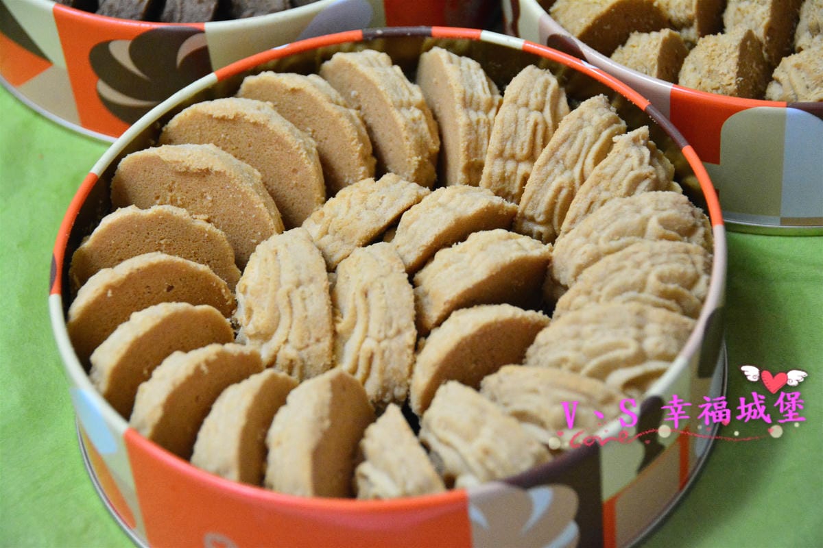 【宅配美食】台中人氣伴手禮 鴻鼎菓子 最新力作,酥軟綿密口感,讓你一口接一口停不下來,是午茶時刻或是逢年過節的最佳伴手禮