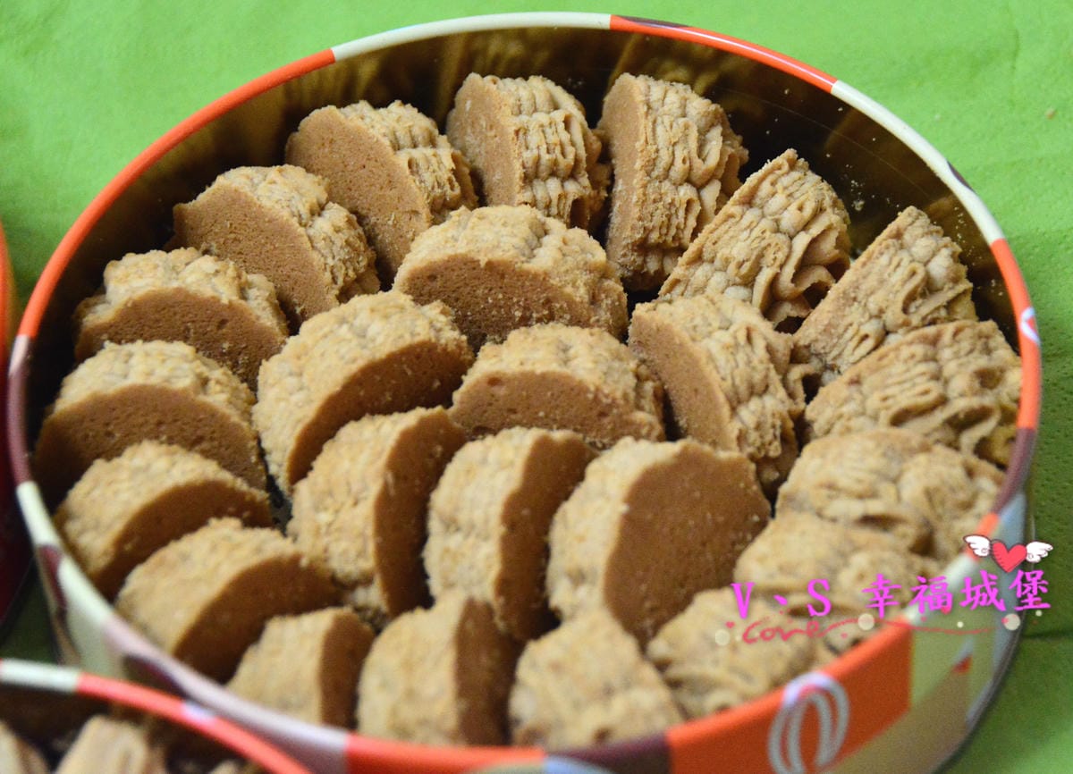 【宅配美食】台中人氣伴手禮 鴻鼎菓子 最新力作,酥軟綿密口感,讓你一口接一口停不下來,是午茶時刻或是逢年過節的最佳伴手禮