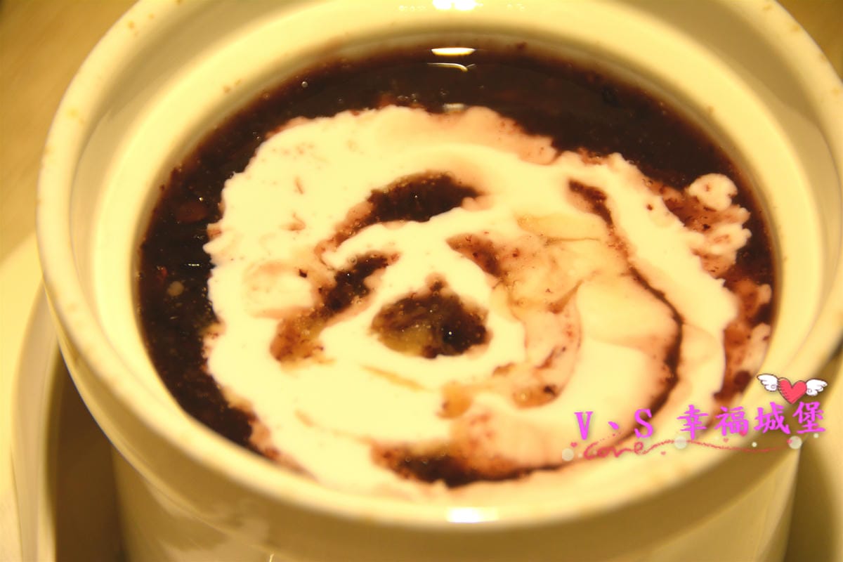 【板橋美食】板橋愛買 貍小籠港式點心 可愛的小黑芝麻包、小綠抹茶包正呼喚你,平價的港式點心,你一定不能錯過。。。。