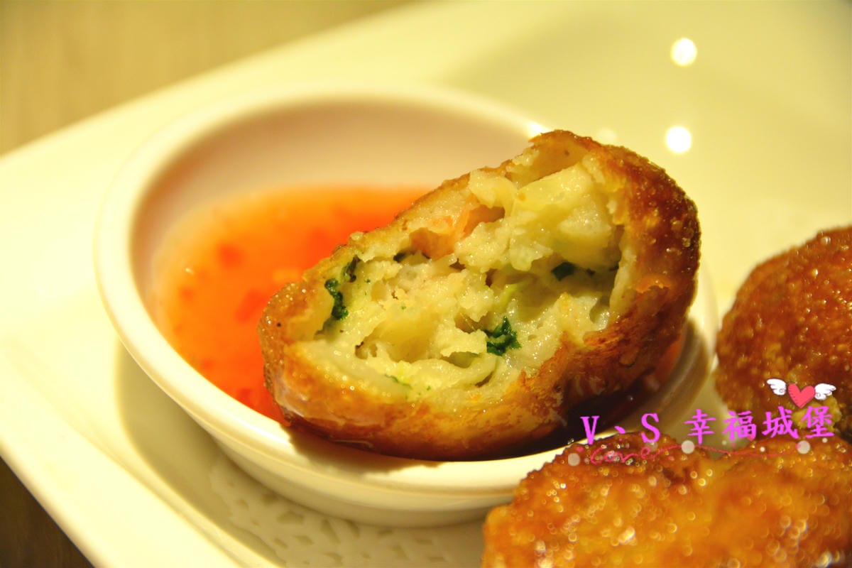 【板橋美食】板橋愛買 貍小籠港式點心 可愛的小黑芝麻包、小綠抹茶包正呼喚你,平價的港式點心,你一定不能錯過。。。。