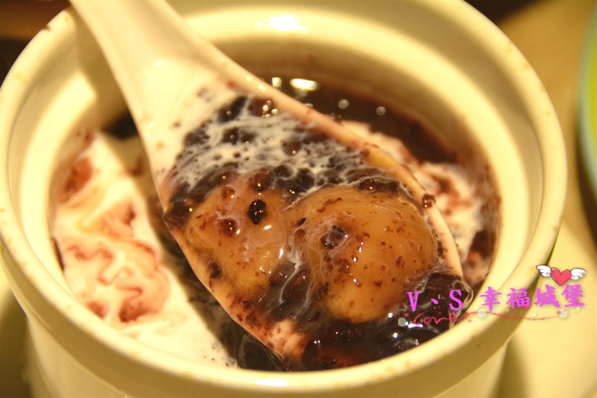 【板橋美食】板橋愛買 貍小籠港式點心 可愛的小黑芝麻包、小綠抹茶包正呼喚你,平價的港式點心,你一定不能錯過。。。。