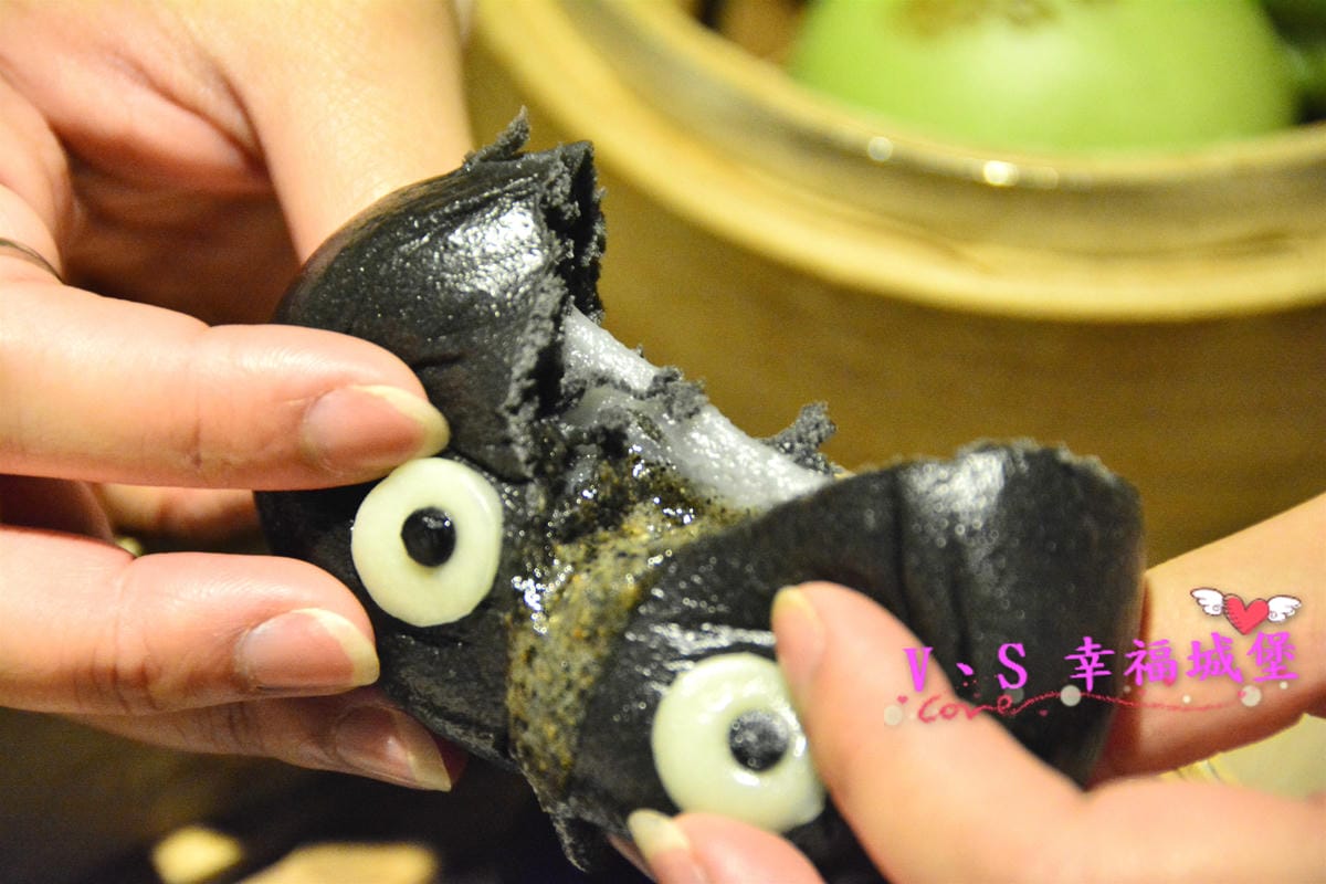 【板橋美食】板橋愛買 貍小籠港式點心 可愛的小黑芝麻包、小綠抹茶包正呼喚你,平價的港式點心,你一定不能錯過。。。。