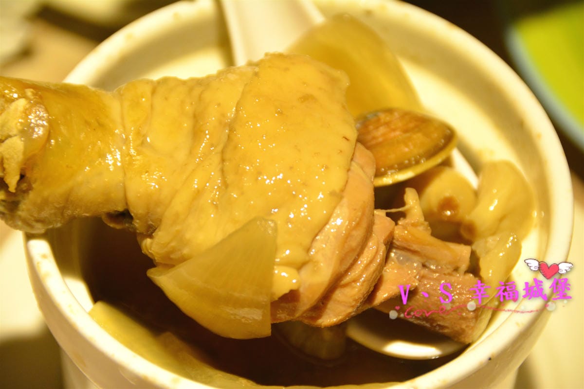 【板橋美食】板橋愛買 貍小籠港式點心 可愛的小黑芝麻包、小綠抹茶包正呼喚你,平價的港式點心,你一定不能錯過。。。。