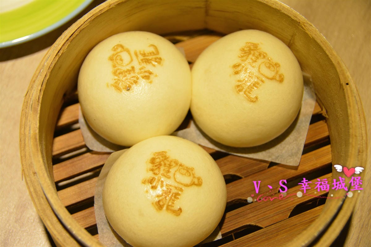 【板橋美食】板橋愛買 貍小籠港式點心 可愛的小黑芝麻包、小綠抹茶包正呼喚你,平價的港式點心,你一定不能錯過。。。。