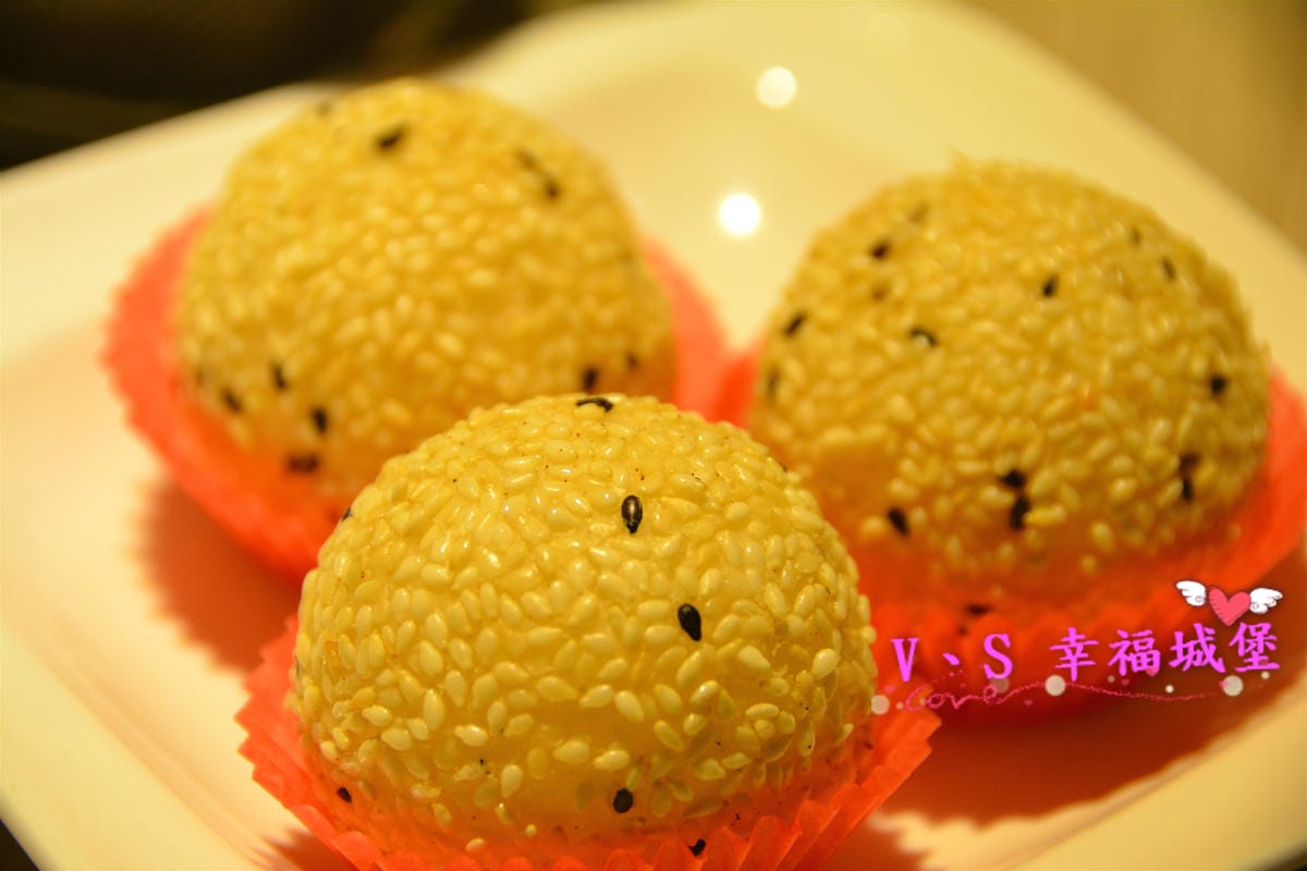 【板橋美食】板橋愛買 貍小籠港式點心 可愛的小黑芝麻包、小綠抹茶包正呼喚你,平價的港式點心,你一定不能錯過。。。。