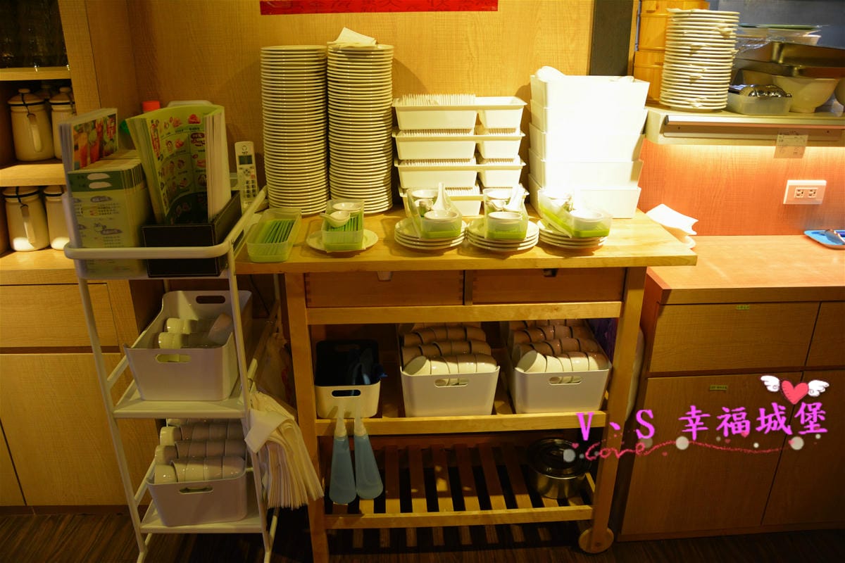 【板橋美食】板橋愛買 貍小籠港式點心 可愛的小黑芝麻包、小綠抹茶包正呼喚你,平價的港式點心,你一定不能錯過。。。。